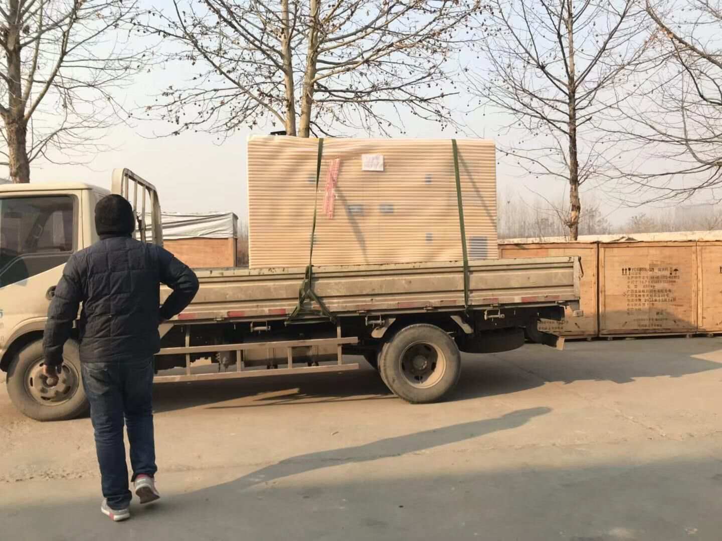 1月3日，王先生從華全動(dòng)力采購(gòu)的50kw靜音箱柴油發(fā)電機(jī)組順利的發(fā)往河北省